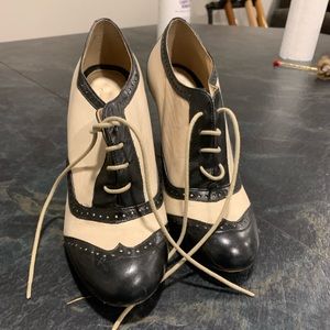 Pour La Victoire Booties size 8.5